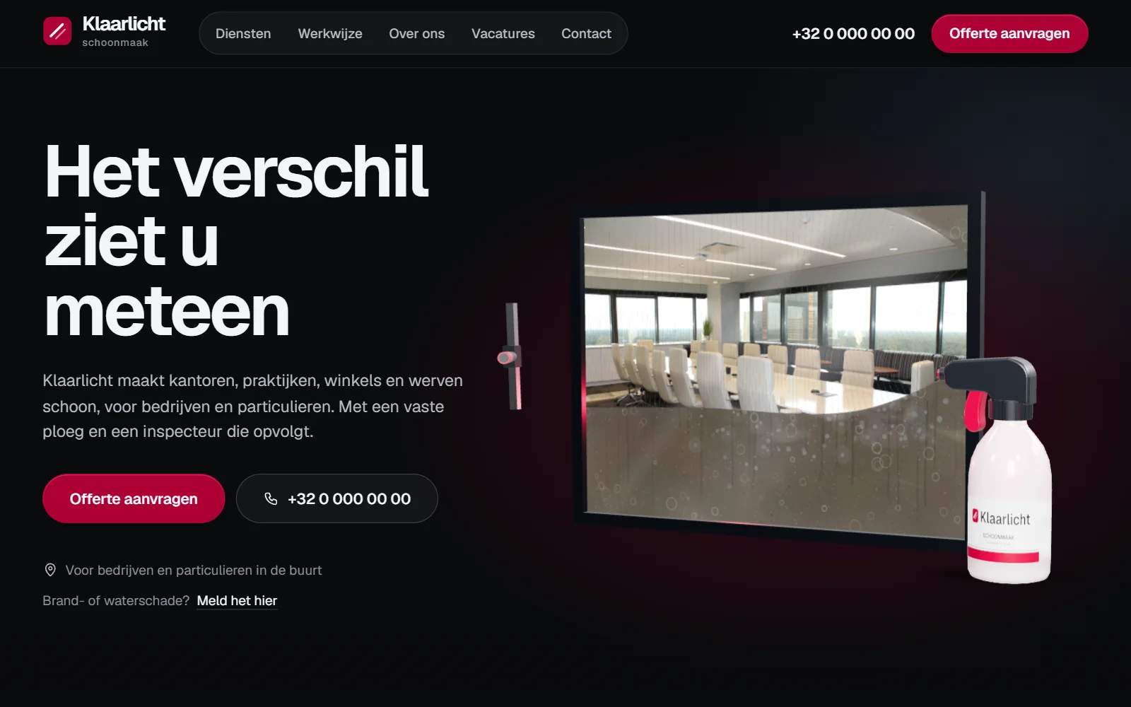 Demo Klaarlicht Schoonmaak: een donkere startpagina met een sproeiflacon in 3D voor een glazen wand en de knop Offerte aanvragen.