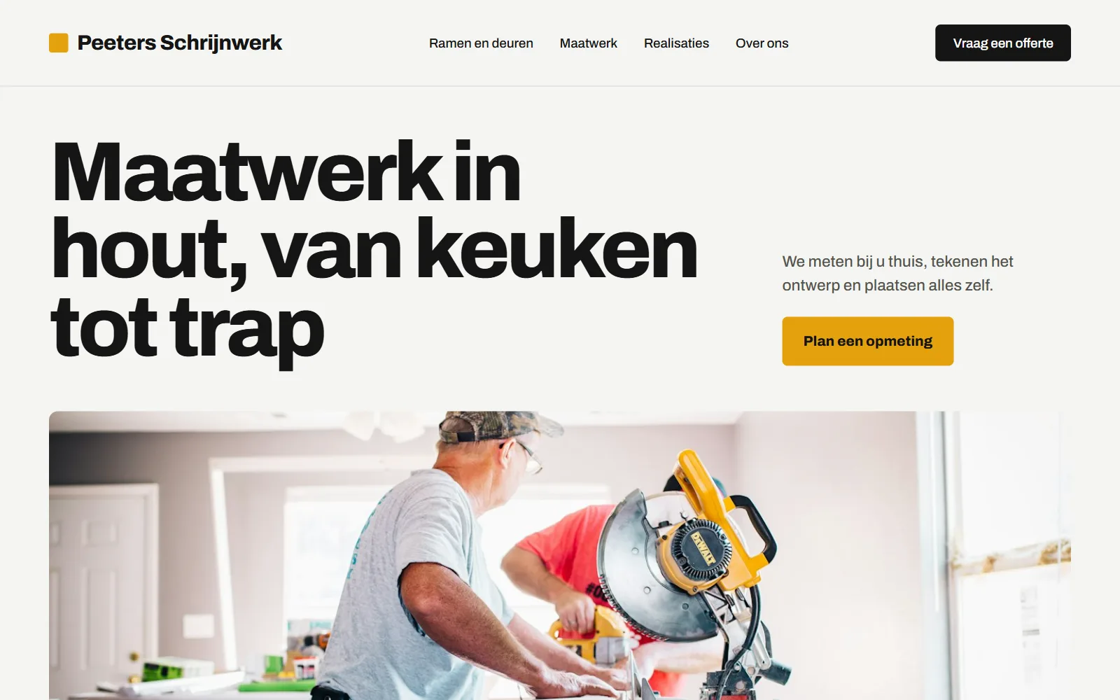 Voorbeeldontwerp voor een schrijnwerker: kop Maatwerk in hout, foto van een werkplaats en de knop Plan een opmeting.