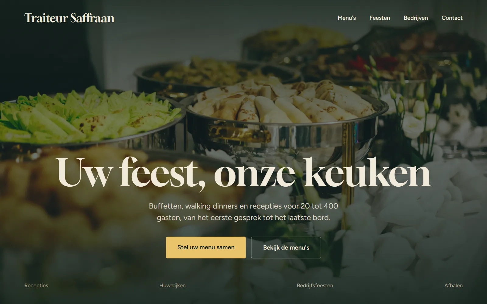 Voorbeeldontwerp voor een traiteur: buffet in warm licht en de knop Stel je menu samen.